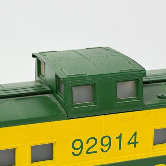 Reading Railroad 92914 O Gauge Caboose Model Train Green & Yellow - Picture 5 of 8